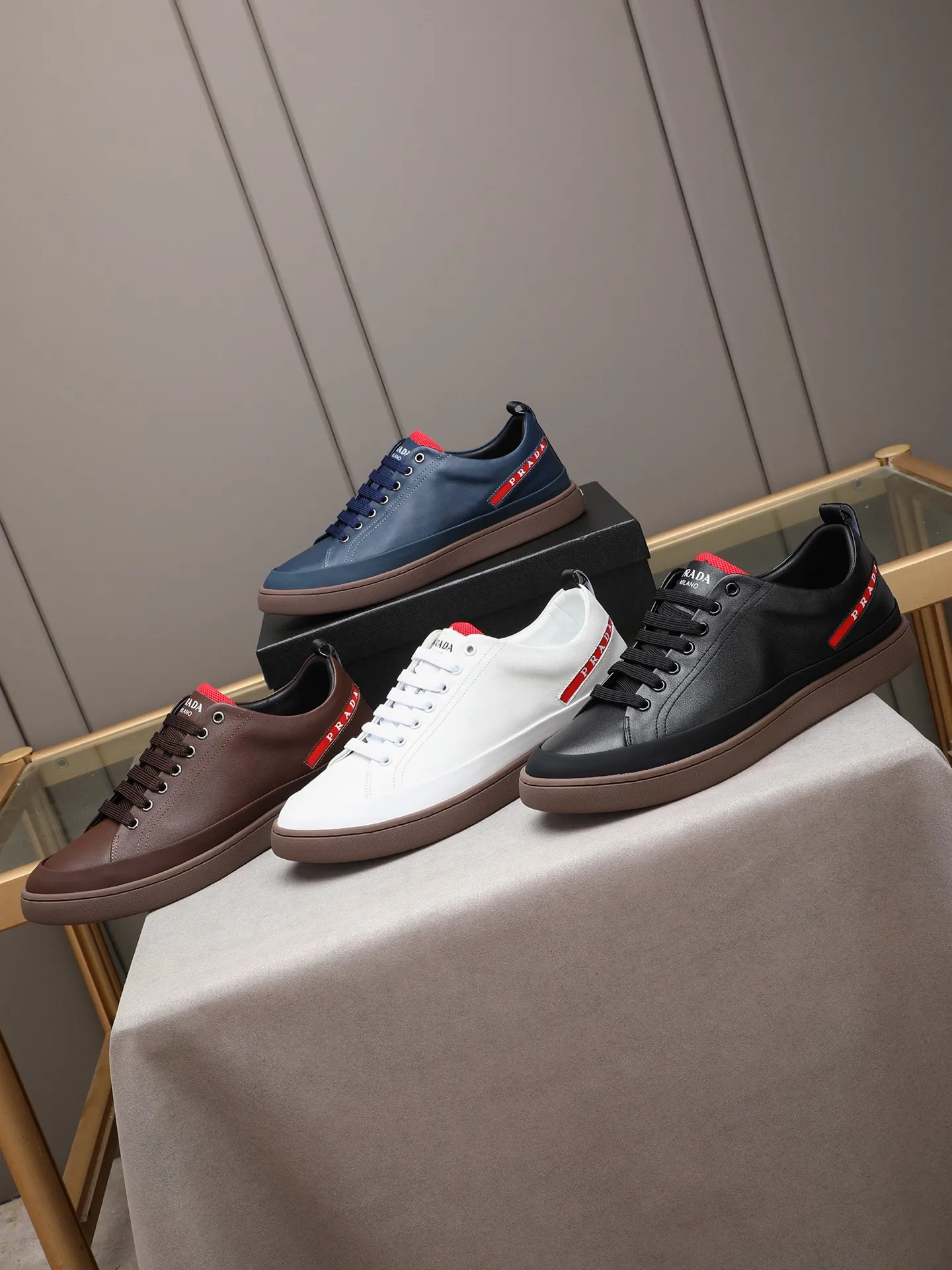 Men's shoes💰420💰 Brand: PRADA (Prada) Standard code: Men's code 38–44 (45 can be customized) Material: Original cowhide, breathable sheep lining Special outsole Style category: Men's fashionable casual sneakers Low-key luxury! Color: actual picture color